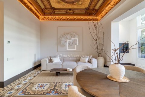 Купить квартиру в Барселона, Испания с 3 спальни, 194м², № 6535 - фото 2