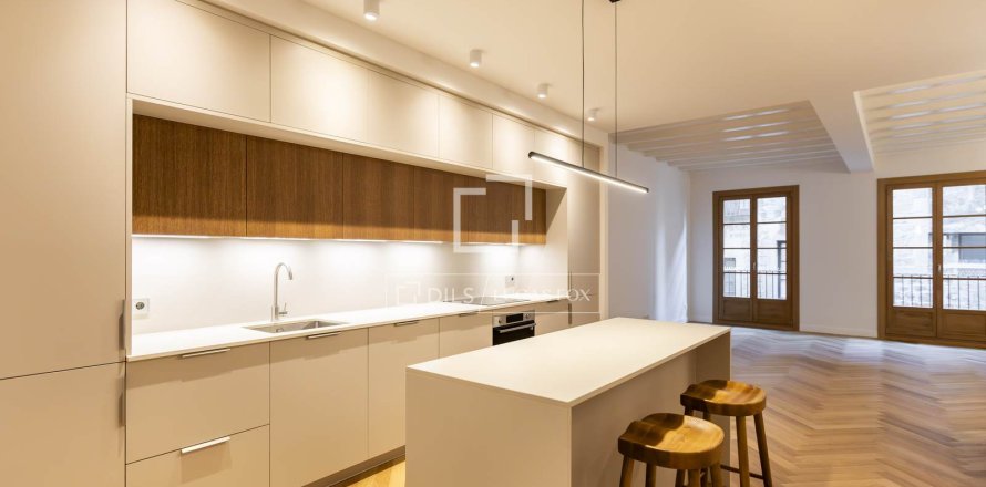 3 bedrooms apartment for sale in Barcelona, Catalonia, Spain № 6537