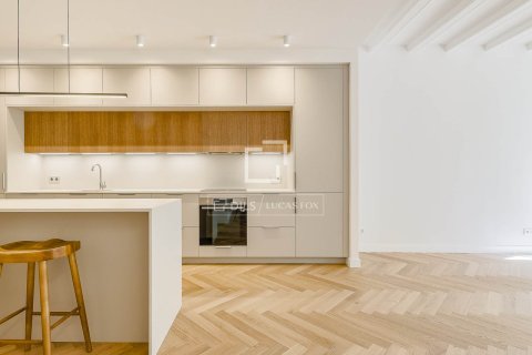 Apartamento de 3 dormitorios en venta en Barcelona, Cataluña, Spain № 6537