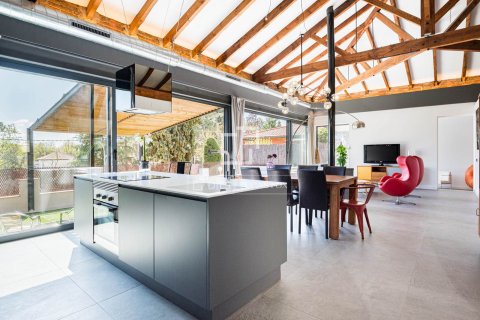 14 bedrooms villa for sale in Bellaterra, Barcelona, Catalonia, Spain № 6538 - photo 30