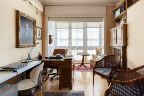 Купить квартиру в Барселона, Испания с 5 спален, 300м², № 2732 - фото 5