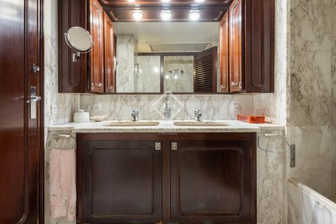 Купить квартиру в Барселона, Испания с 5 спален, 300м², № 2732 - фото 30