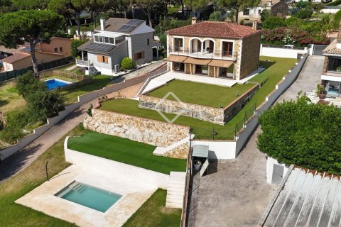 Вилла с 4 спальнями в Калонже, Герона, Каталония, Испания № 2733