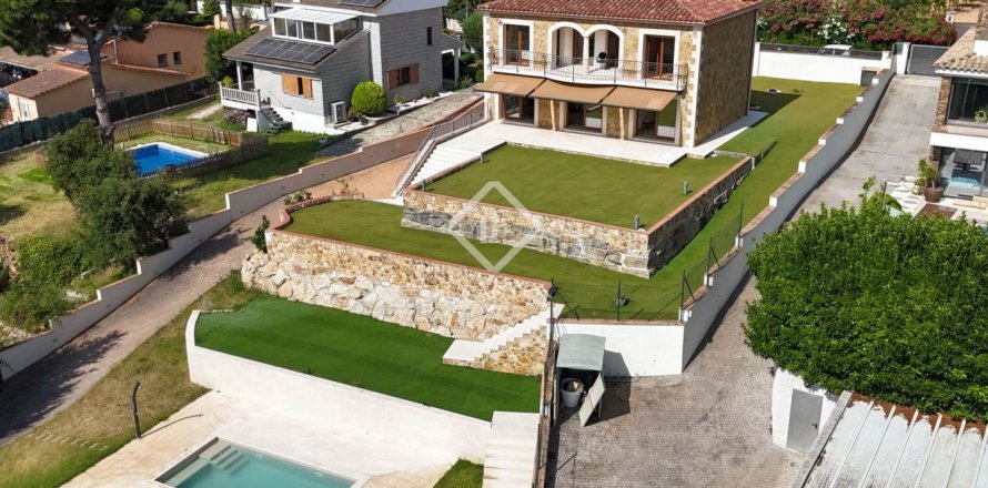 Вилла с 4 спальнями в Калонже, Герона, Каталония, Испания № 2733