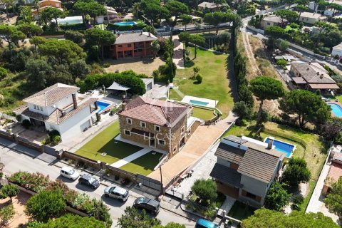 Вилла с 4 спальнями в Калонже, Герона, Каталония, Испания № 2736