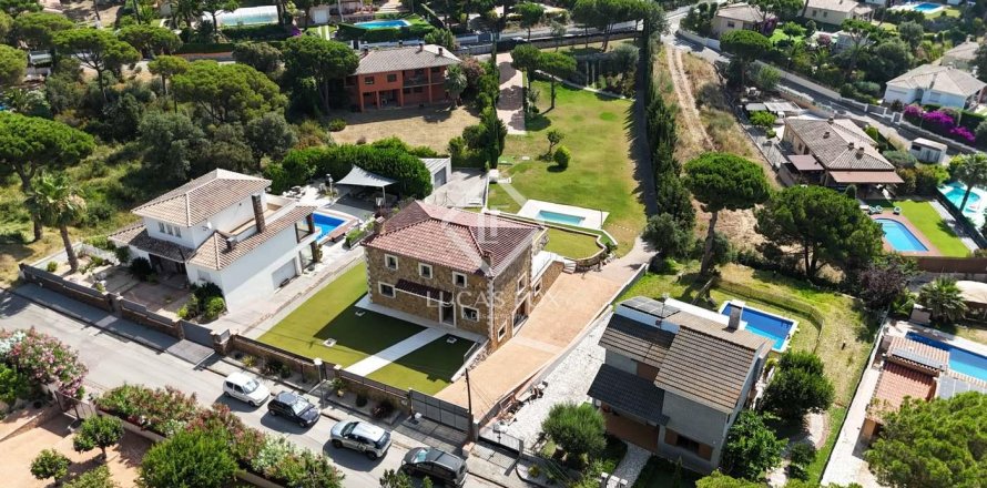 Вилла с 4 спальнями в Калонже, Герона, Каталония, Испания № 2736