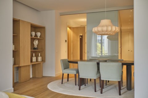 Apartamento de 4 dormitorios en venta en Barcelona, Cataluña, Spain № 1705 - foto 3