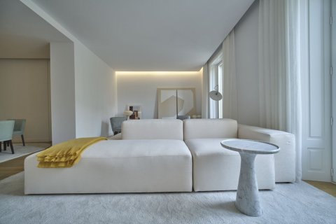 Apartamento de 4 dormitorios en venta en Barcelona, Cataluña, Spain № 1705 - foto 2