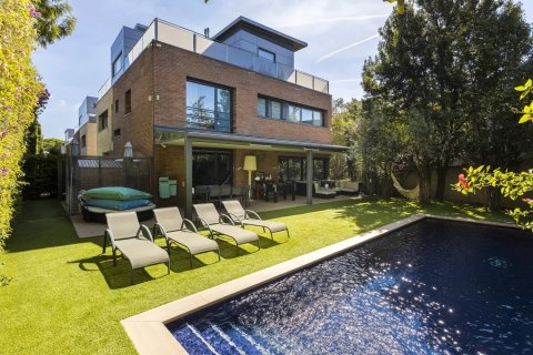 Дом с 5 спальнями в Барселоне, Каталония, Испания № 1709