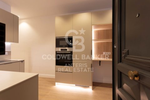 2 bedrooms apartment for sale in Barcelona, Catalonia, Spain № 5308 - photo 18