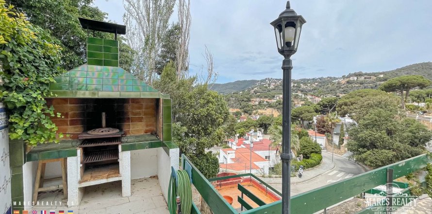 Вилла с 3 спальнями в Льорет-де-Мар, Герона, Каталония, Испания № 3084