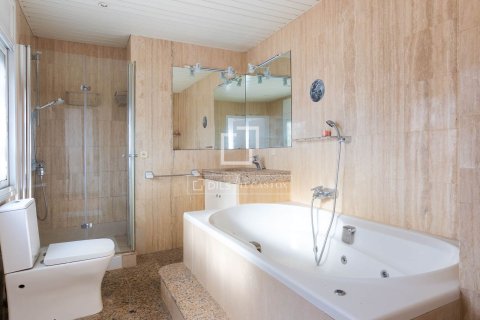 Villa de 3 dormitorios en venta en Alella, Barcelona, Cataluña, Spain № 3777 - foto 16