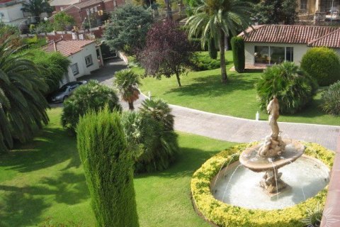 Купить виллу в Барселона, Испания с 3 спальни, 420м², № 884 - фото 27