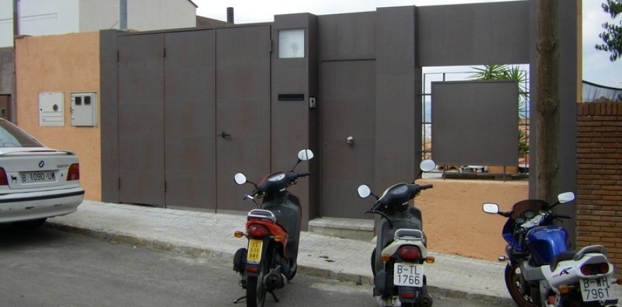 Вилла с 3 спальнями в Барселоне, Каталония, Испания № 888