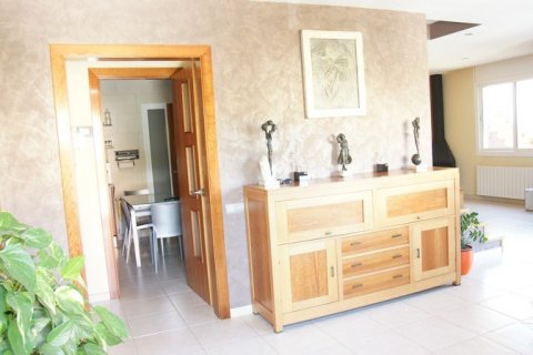 Купить виллу в Барселона, Испания с 4 спальни, 250м², № 889 - фото 6