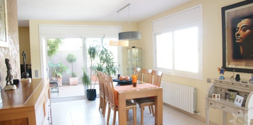 Вилла с 4 спальнями в Барселоне, Каталония, Испания № 889