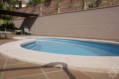 Купить виллу в Барселона, Испания с 4 спальни, 250м², № 889 - фото 3