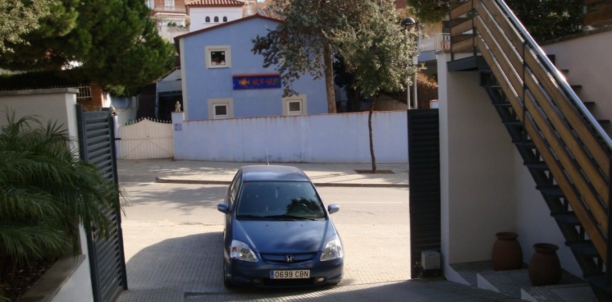 Вилла с 4 спальнями в Барселоне, Каталония, Испания № 883