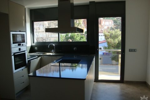 Купить виллу в Барселона, Испания с 4 спальни, 300м², № 883 - фото 29