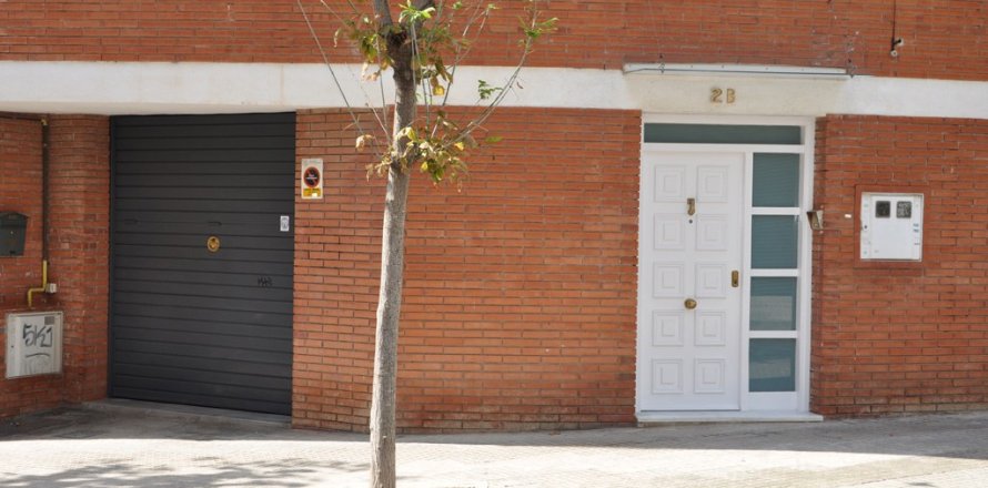 Вилла с 3 спальнями в Барселоне, Каталония, Испания № 886