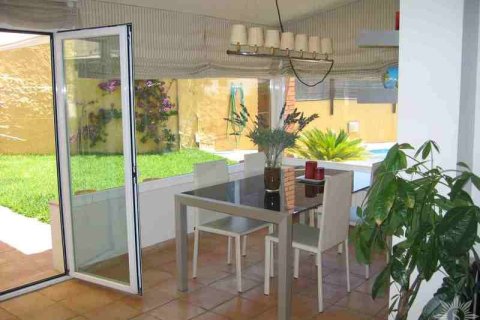 Купить виллу в Барселона, Испания с 4 спальни, 220м², № 887 - фото 22