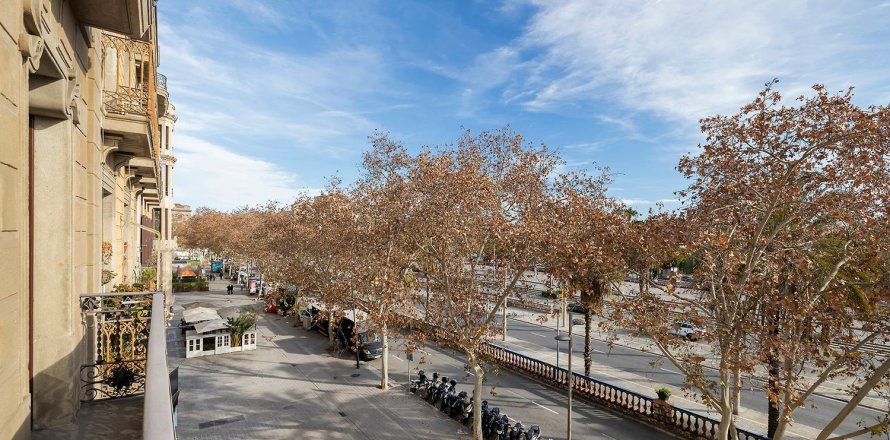 3 bedrooms apartment for sale in Barcelona, Catalonia, Spain № 6234