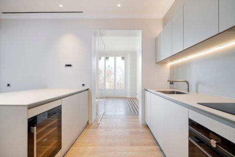 3 bedrooms apartment for sale in Barcelona, Catalonia, Spain № 6234 - photo 4