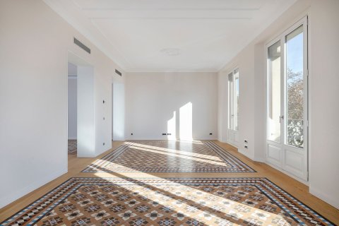 3 bedrooms apartment for sale in Barcelona, Catalonia, Spain № 6234 - photo 3