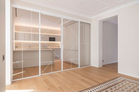 Купить квартиру в Барселона, Испания с 4 комнаты, 183м², № 6232 - фото 14