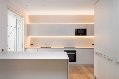 Купить квартиру в Барселона, Испания с 4 комнаты, 183м², № 6232 - фото 10