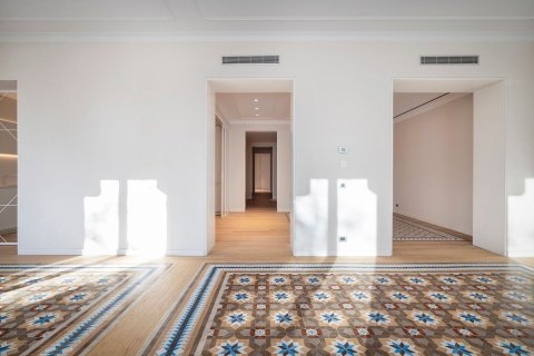 Купить квартиру в Барселона, Испания с 4 комнаты, 183м², № 6232 - фото 5