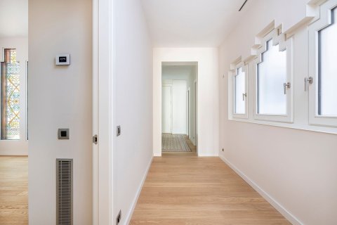 Купить квартиру в Барселона, Испания с 4 комнаты, 183м², № 6232 - фото 18