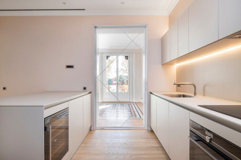 Купить квартиру в Барселона, Испания с 4 комнаты, 183м², № 6232 - фото 12