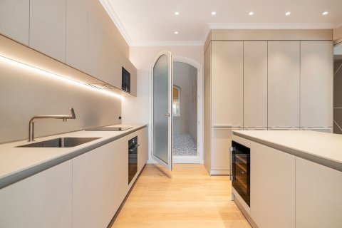 Купить квартиру в Барселона, Испания с 4 комнаты, 183м², № 6232 - фото 13