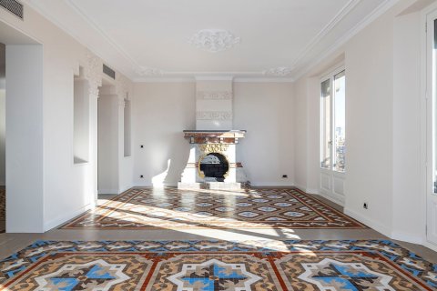 Купить квартиру в Барселона, Испания с 4 комнаты, 183м², № 6233 - фото 3