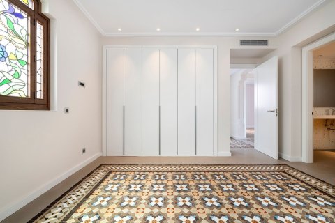 Купить квартиру в Барселона, Испания с 4 комнаты, 183м², № 6233 - фото 25