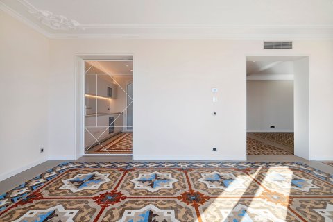 Купить квартиру в Барселона, Испания с 4 комнаты, 183м², № 6233 - фото 15
