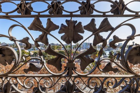 Купить квартиру в Барселона, Испания с 4 комнаты, 183м², № 6233 - фото 8