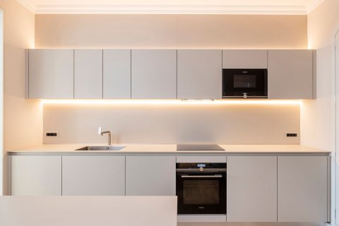 Купить квартиру в Барселона, Испания с 4 комнаты, 183м², № 6233 - фото 18