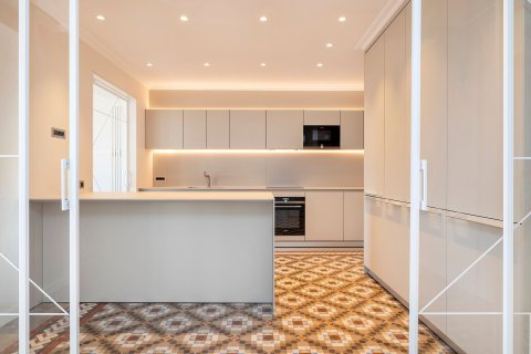 Купить квартиру в Барселона, Испания с 4 комнаты, 183м², № 6233 - фото 17