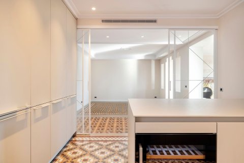 Купить квартиру в Барселона, Испания с 4 комнаты, 183м², № 6233 - фото 19