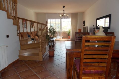 Купить виллу в Бадалона, Испания с 3 спальни, 240м², № 1189 - фото 2