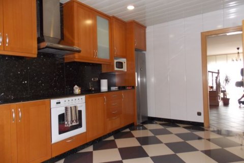 Купить виллу в Бадалона, Испания с 3 спальни, 240м², № 1189 - фото 9