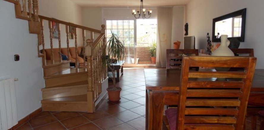 Вилла с 3 спальнями в Бадалоне, Барселона, Каталония, Испания № 1189