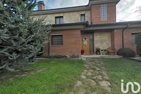 6 bedrooms house for sale in Alpicat, Lleida, Catalonia, Spain № 4984 - photo 3