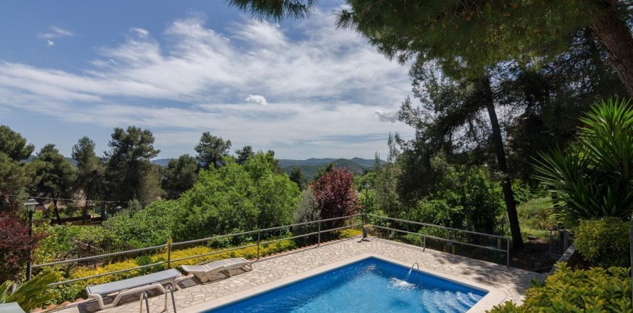 Дом с 5 спальнями в Корбера-де-Льобрегате, Барселона, Каталония, Испания № 1940