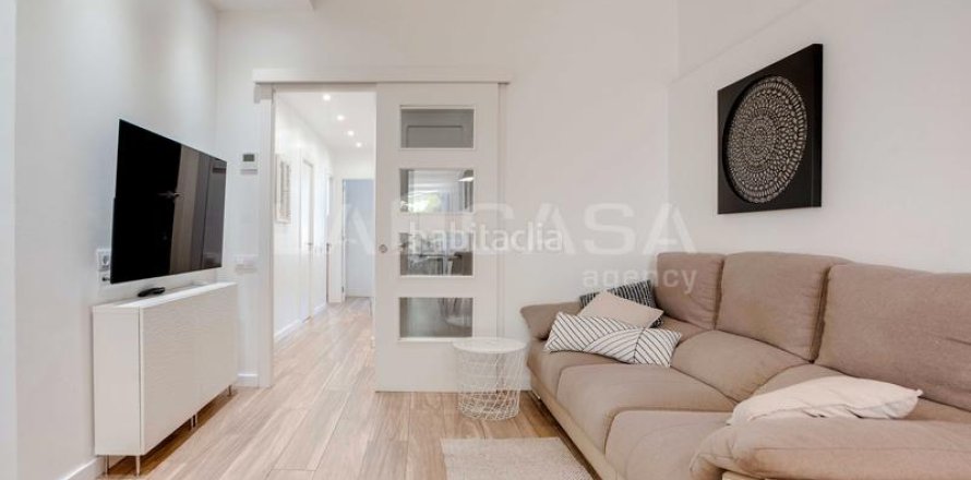 Apartamento de 3 dormitorios en venta en L'Hospitalet de Llobregat, Barcelona, Cataluña, Spain № 1942