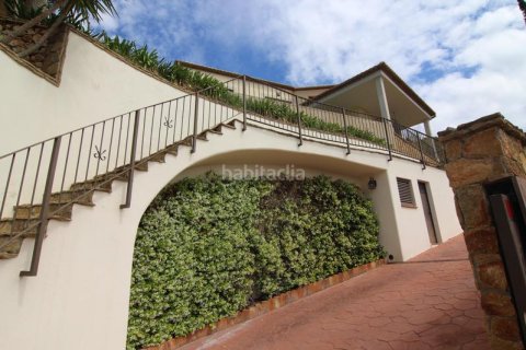 Купить дом в Оливелла, Испания с 5 спален, 510м², № 1938 - фото 3