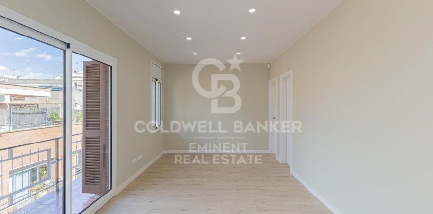 3 bedrooms apartment for sale in Barcelona, Catalonia, Spain № 5475