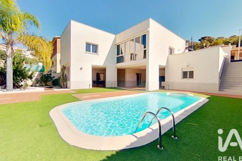 4 bedrooms house for rent in Roda de Berà, Tarragona, Catalonia, Spain № 7585